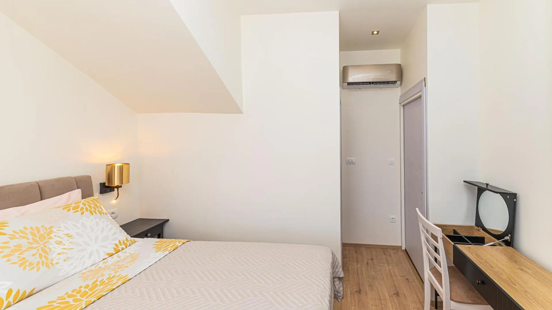 Apartments Jokica Stobrec 0*, Split